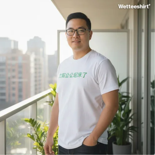 Person in glasses on balcony wearing Wetteeshirt® white tee with green Chinese text ‘大明公公是来了’ design.